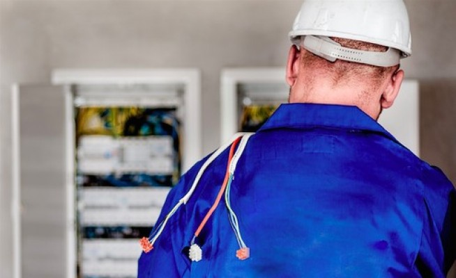 Electrician Contractor - Get 24 Hour Emergency Electrician Services